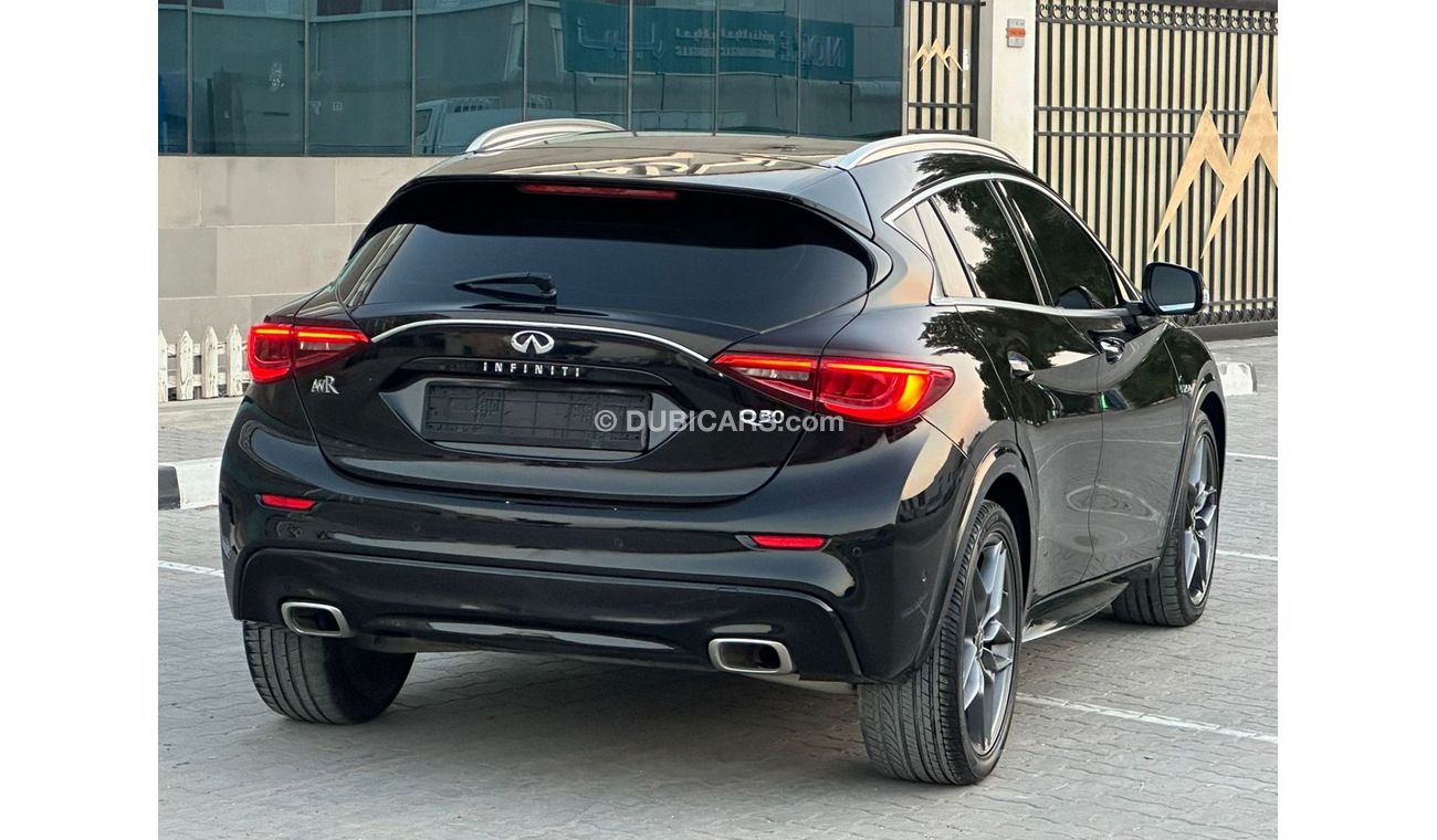 Infiniti Q30 Premium