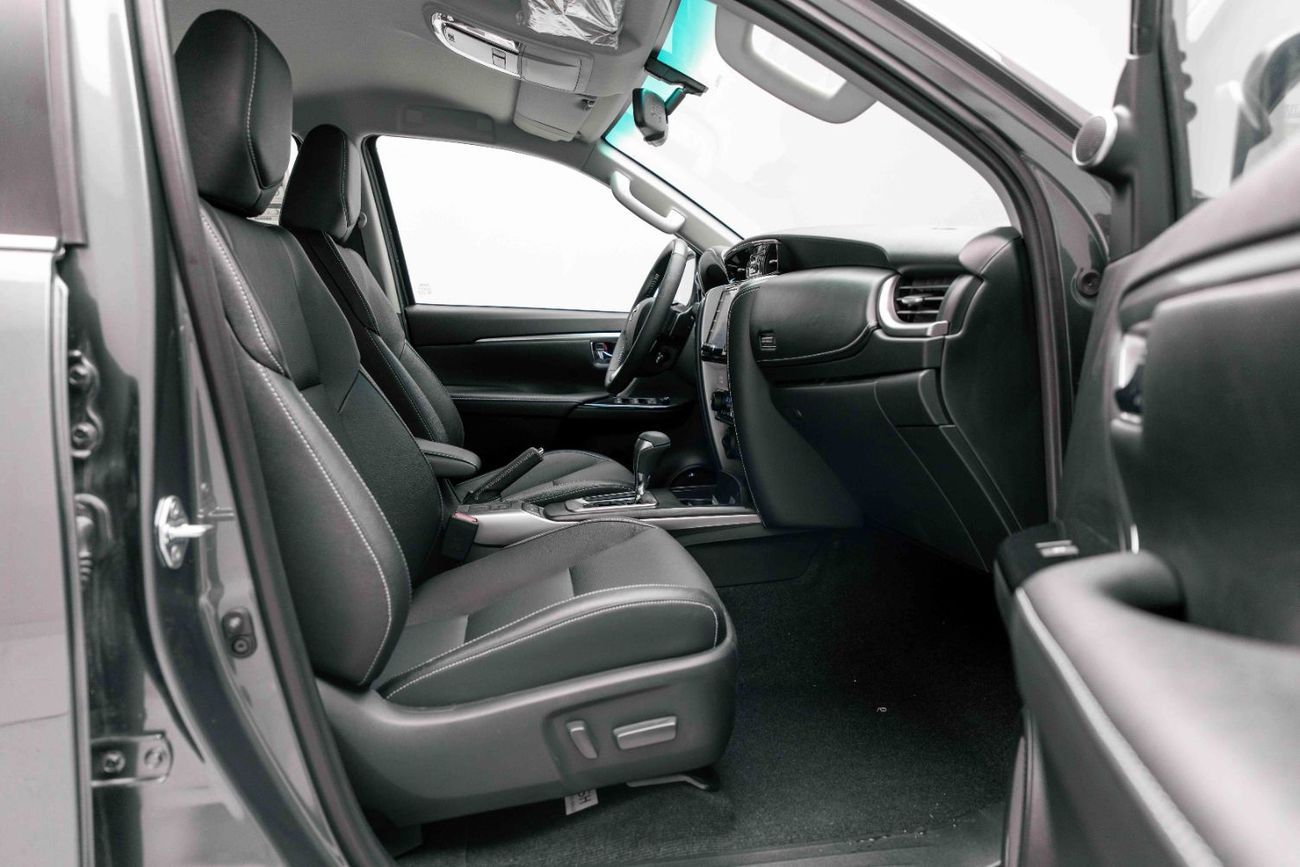 تويوتا فورتونر 4.0L Grey Metallic Inside Black | Export Only