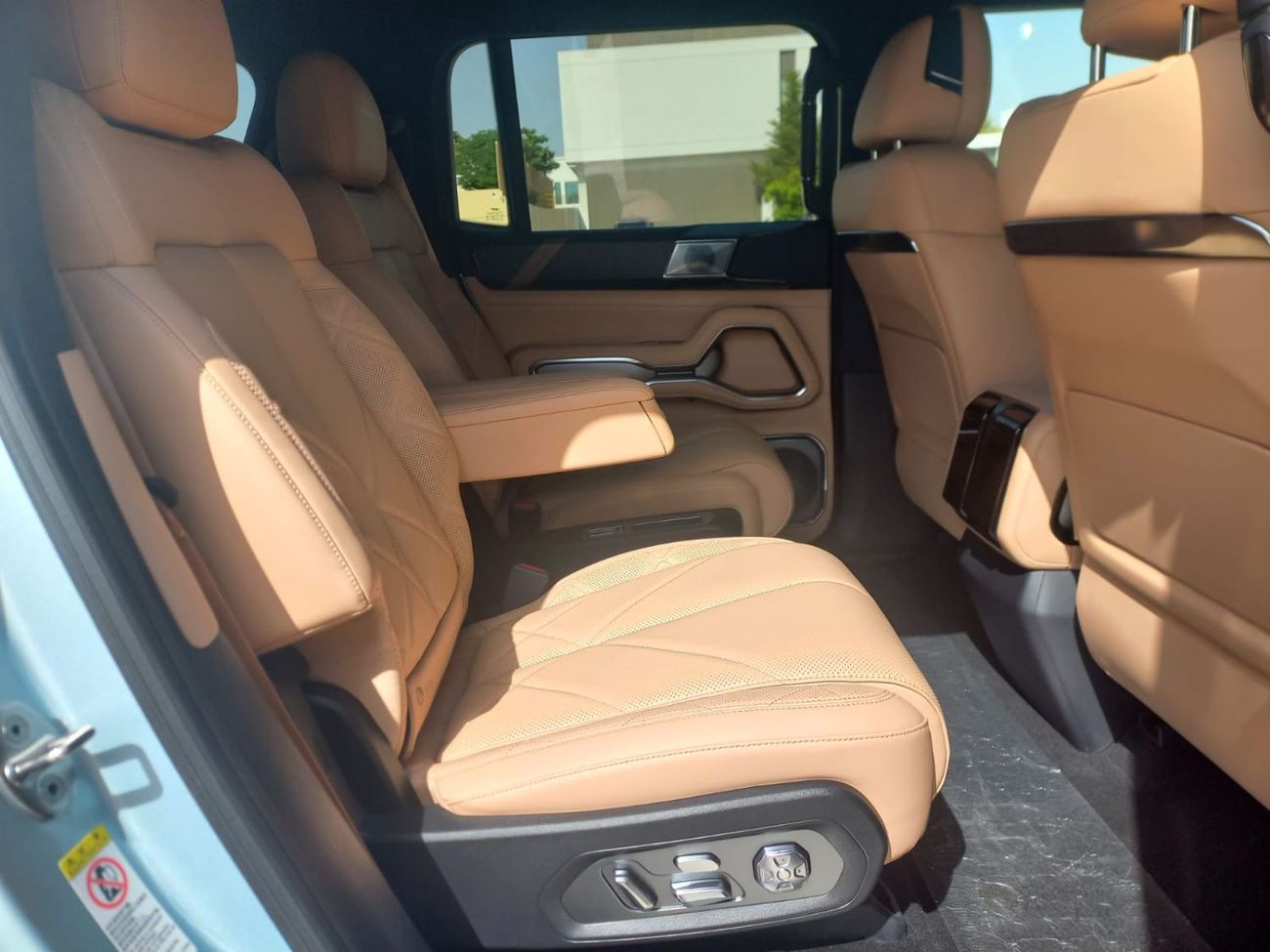 BYD Leopard 8 Smart and Brave Flagship Edition (6 Seats)