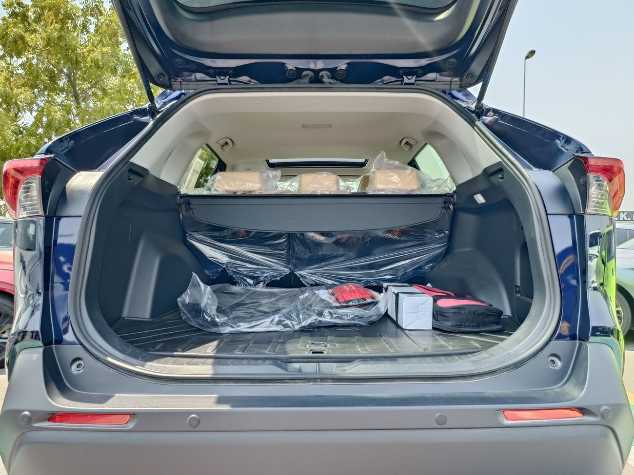 Toyota RAV4 Full Option 2.0L  - 4WD With Sunroof, Push Start & Leather Seats (CODE # XLE)