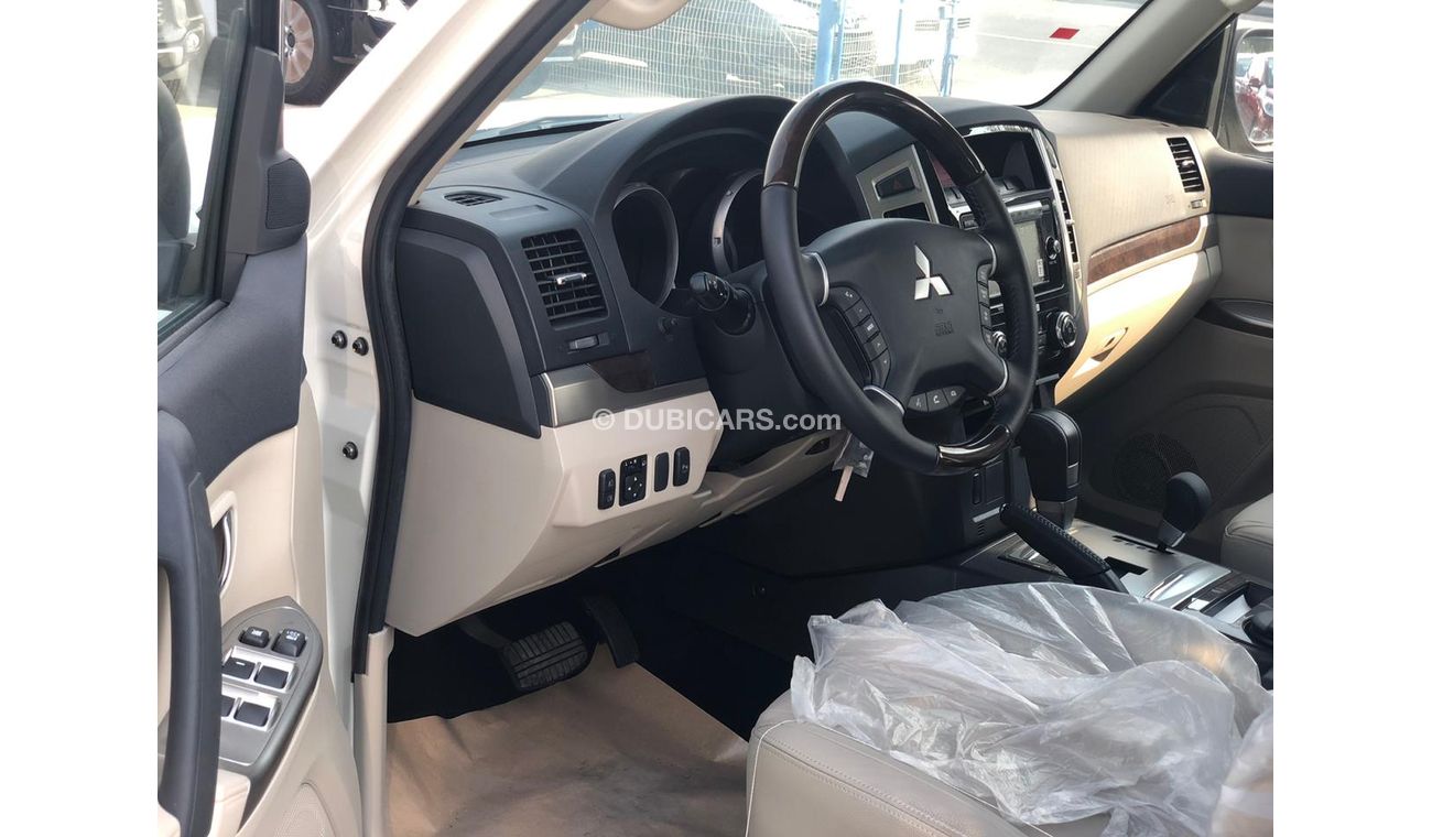 Mitsubishi Pajero GLS 3.0L, Alloy Rims 17'', 2-Power Seats, DVD+Camera, Back Sensors, Sunroof, CODE-MPGLS18