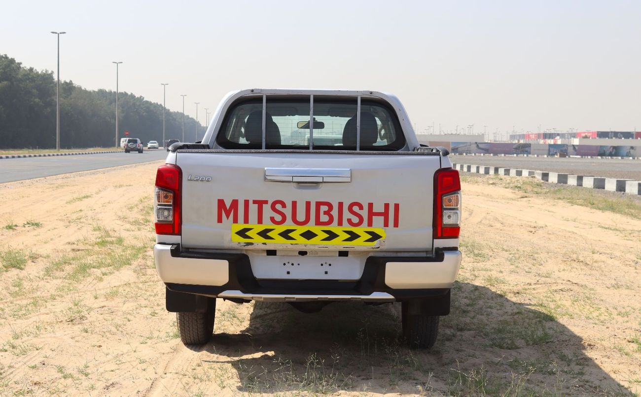 Mitsubishi L200 GL 2.5L Double Cab Utility 4WD Mitsubishi L200 - 2020 - GCC- Accident-free - 2.5L- 4X4 - in excellen