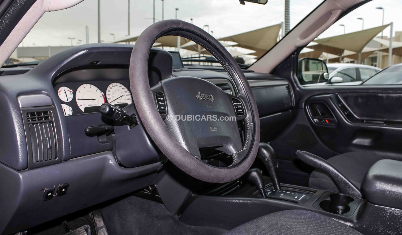 Jeep Grand Cherokee 4.0 V6 4X4 Laredo