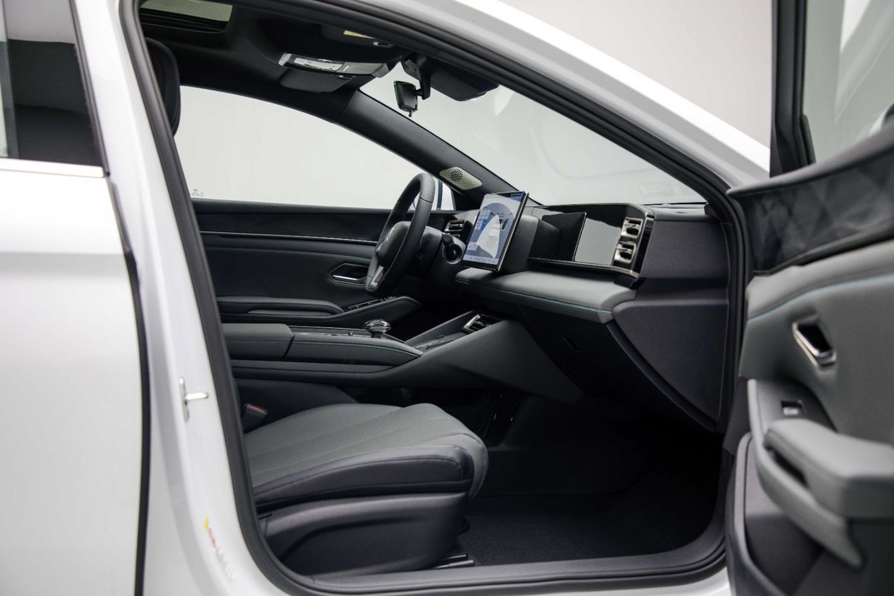 BYD Qin L DM-i ID Superior PHEV 1.5L - White Inside Grey | Export Only