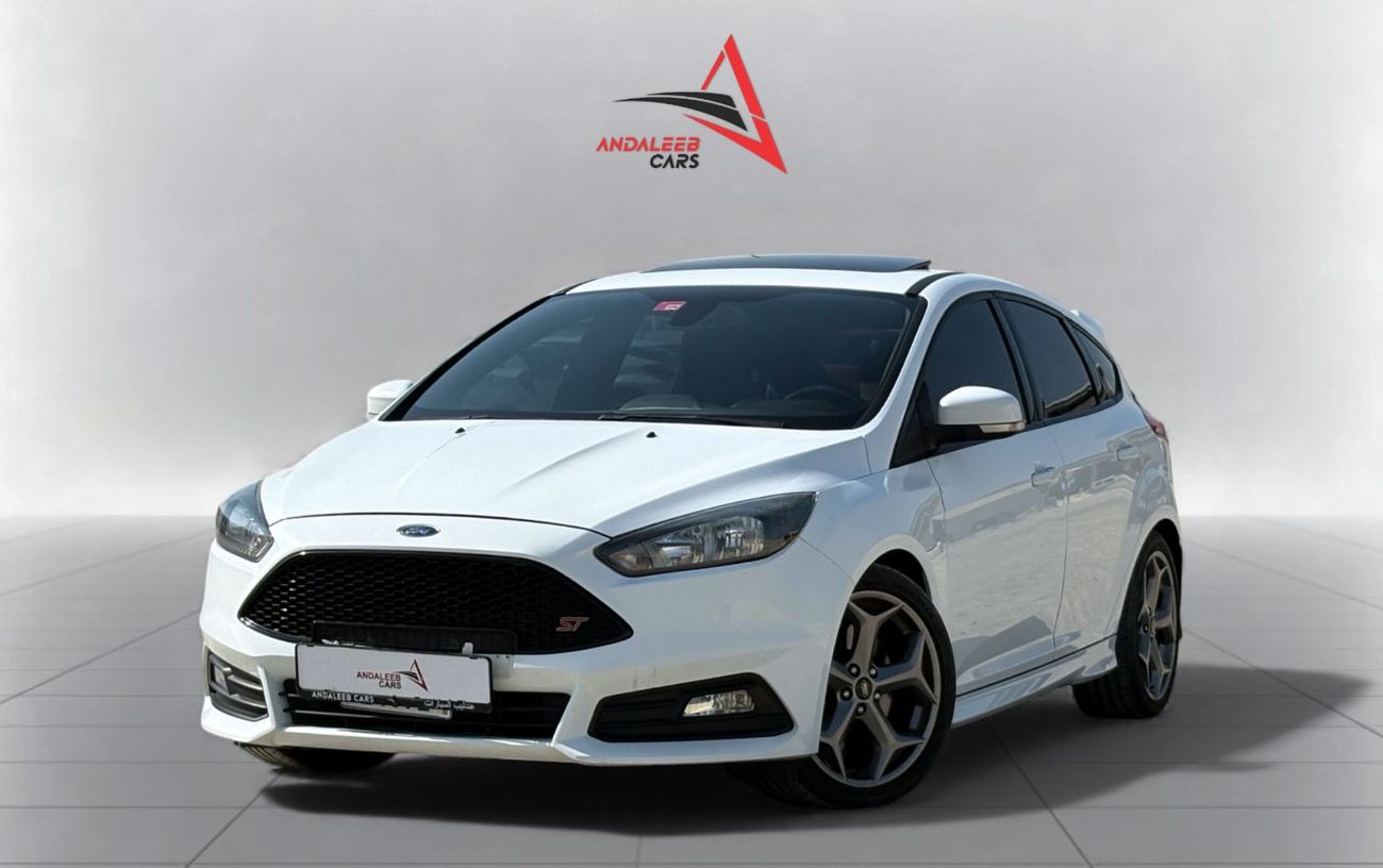 Ford Focus ST 2.0L TURBO I4 M/T | 2017 | GCC SPECS | FULLY AGENCY SERVICE HISTORY | UNDER SERVICE WARRANTY UNTI