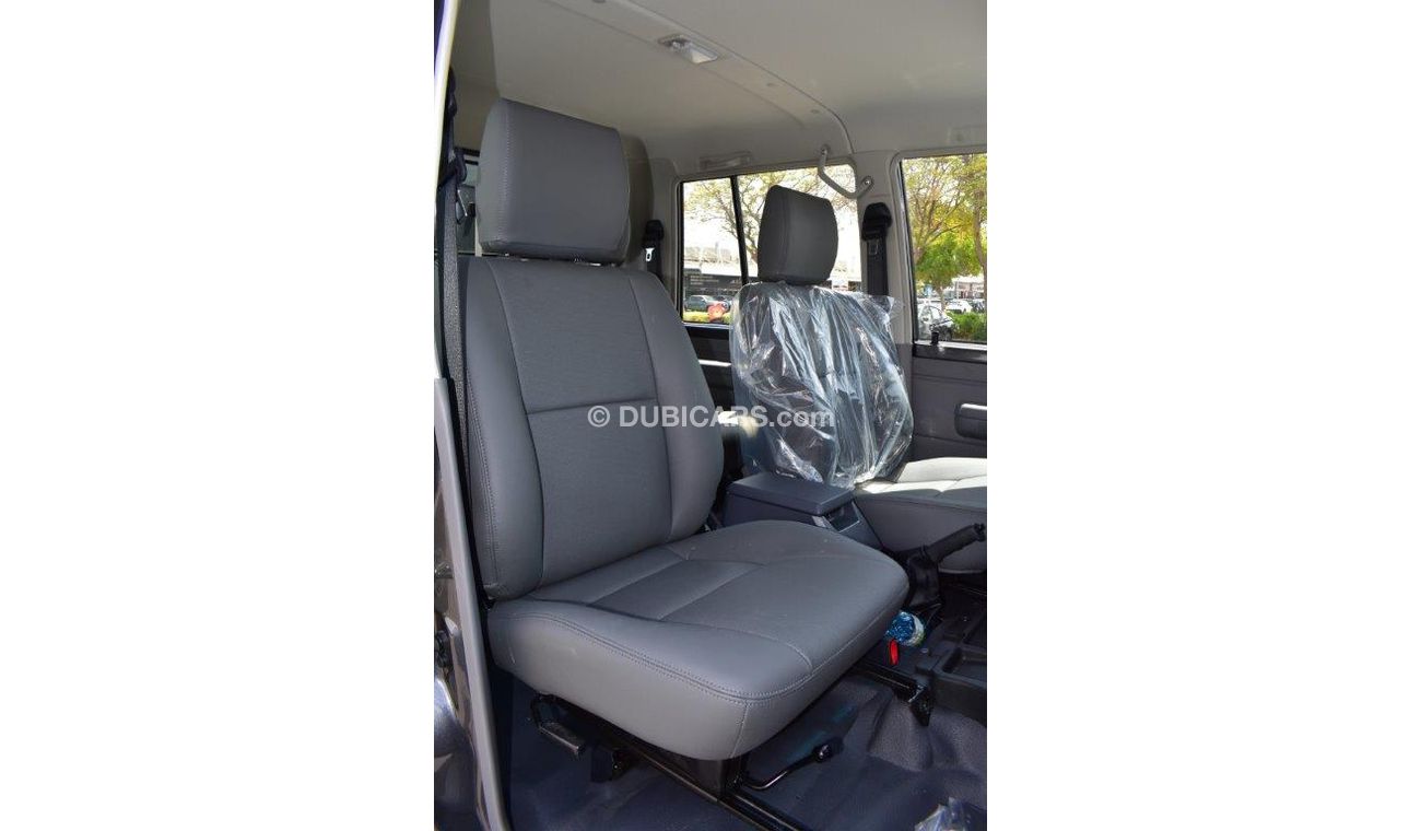 Toyota Land Cruiser Pick Up Double Cab Black Edition V8 4.5l 4wd Manual Transmission