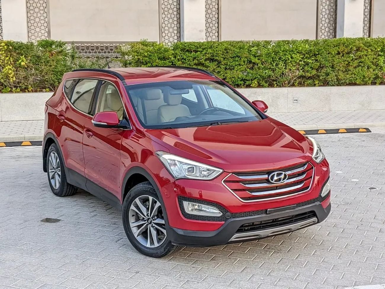 هيونداي سانتا في GCC Mint Condition With Beige Interior Super 7 Seater Family SUV