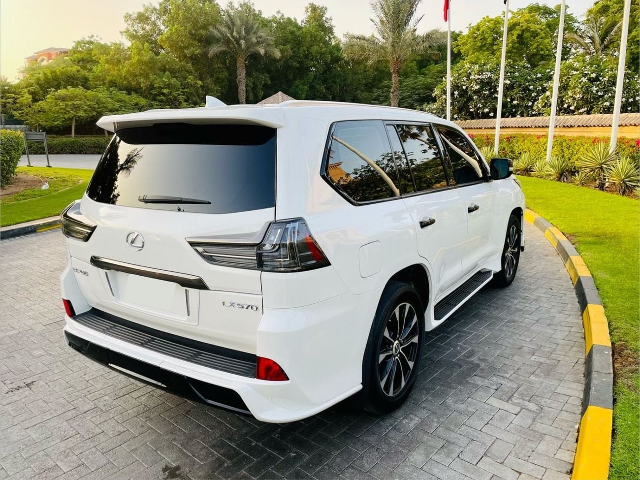 Lexus LX570 SIGNATURE