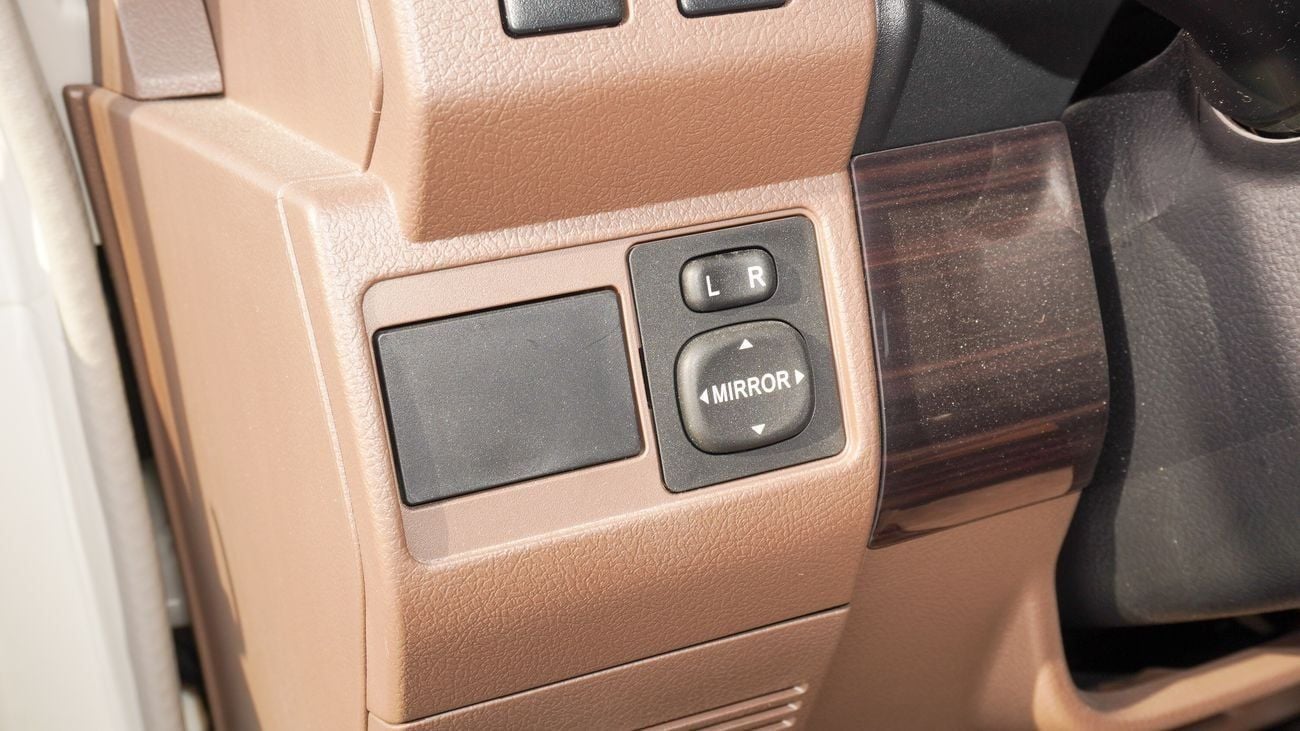 Toyota Land Cruiser 70 HT VXR LX 4.0L V6 A/T