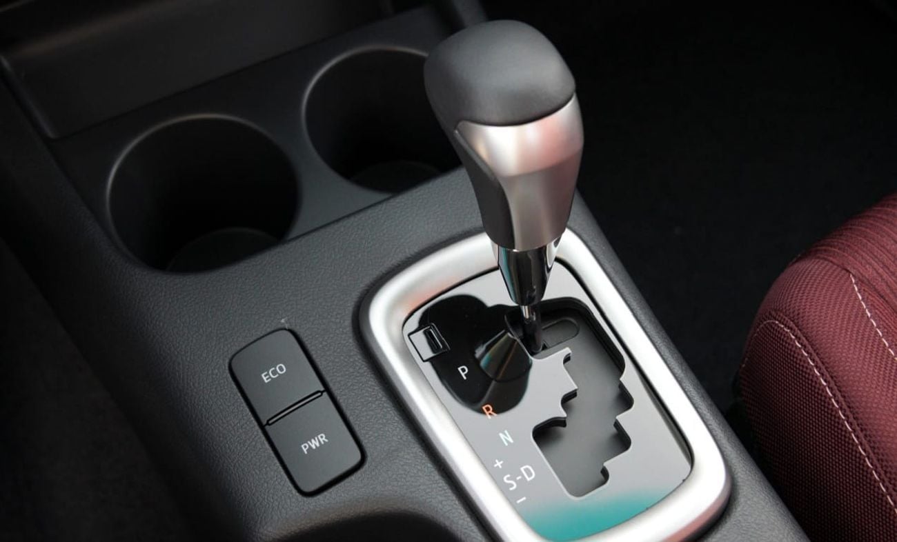 تويوتا هيلوكس SR5 2.7L 4WD A/T