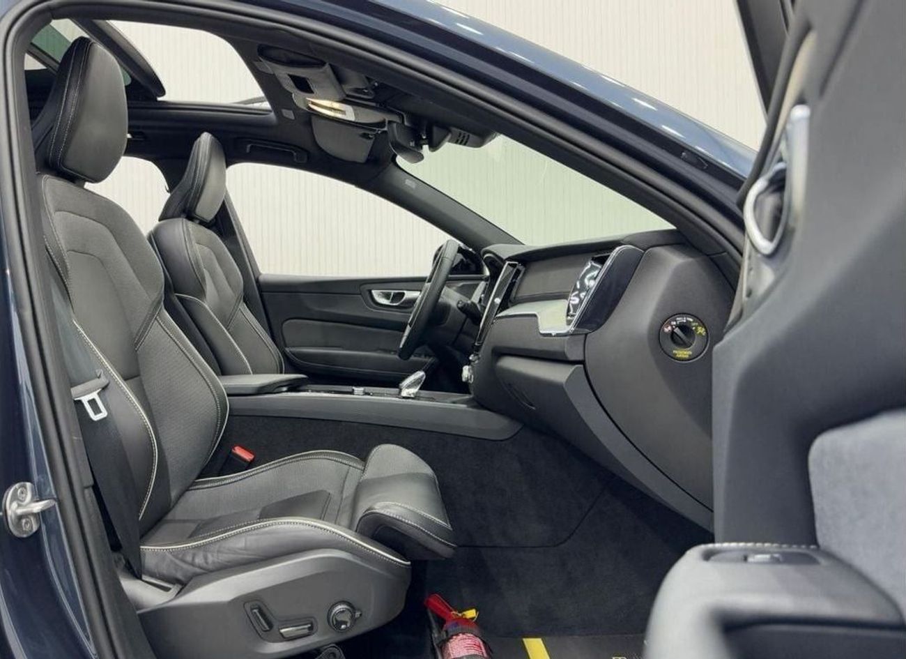 Volvo XC60 B5 Inscription 2024 Volvo XC60 B5 Ultimate Dark, Dec 2026 Volvo Warranty, Very Low Kms, GCC