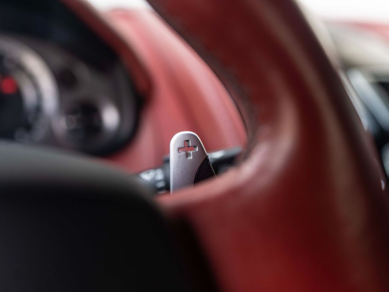 أستون مارتن فانتيج V8 Standard