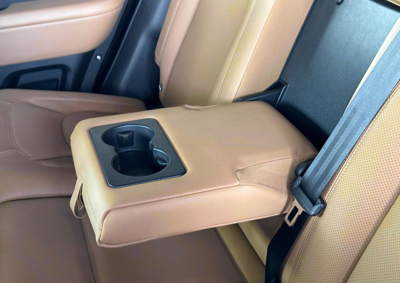 لاند روفر ديفندر P400 110 X-Dynamic SE 3.0L (5 Seater)