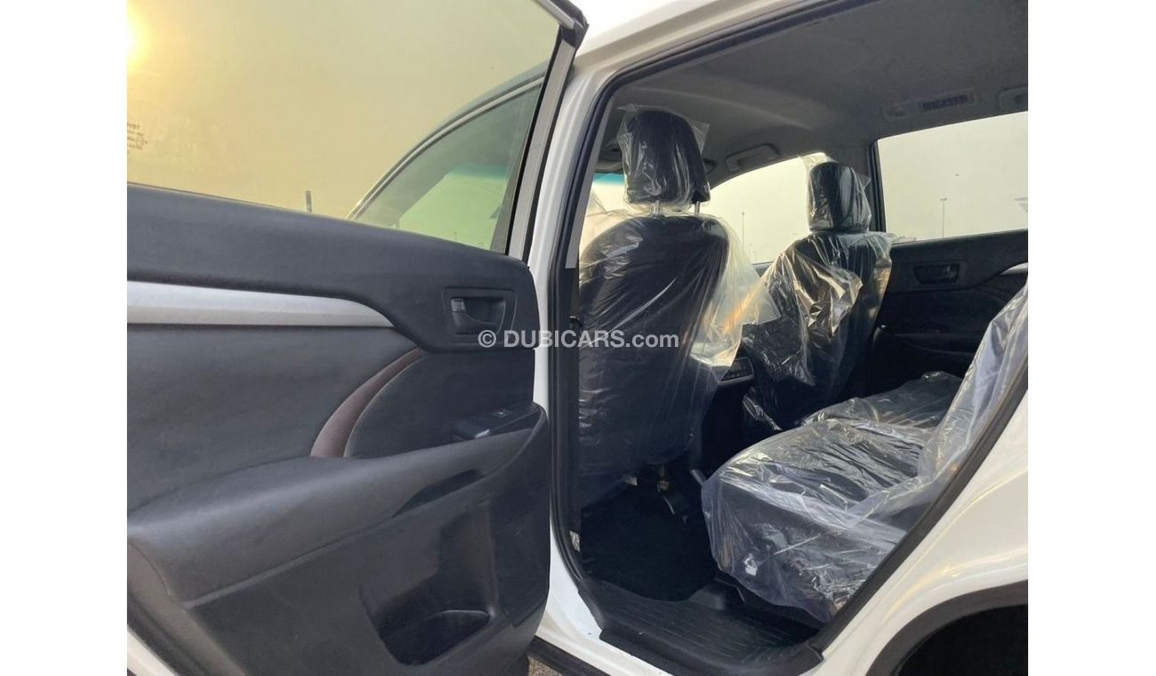 Toyota Highlander 2019 Toyota Highlander LE+ 3.5L V6 4x4 - /