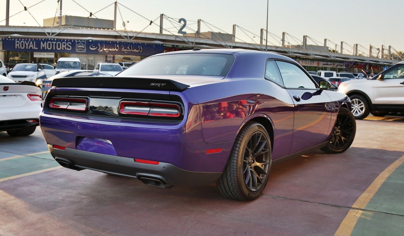 Dodge Challenger SRT Hellcat Supercharged