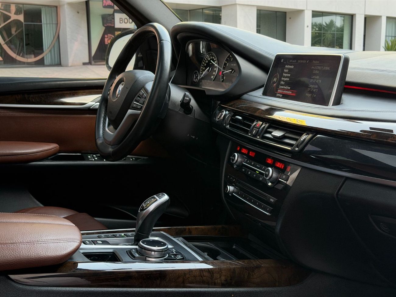 BMW X5 50i Exclusive 4.4L (7 Seater) BMW X5 XDRIVE 50i | 4.4L TWIN TURBO V8 – 450 BHP | 2014 | GCC SPECS