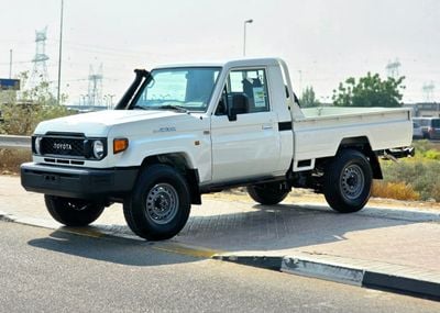 تويوتا لاند كروزر بيك آب TOYOTA LC79 SINGLE CABIN DIESEL 2.8 MT MODEL 2025 - WHITE INSIDE BEIGE - OMANI