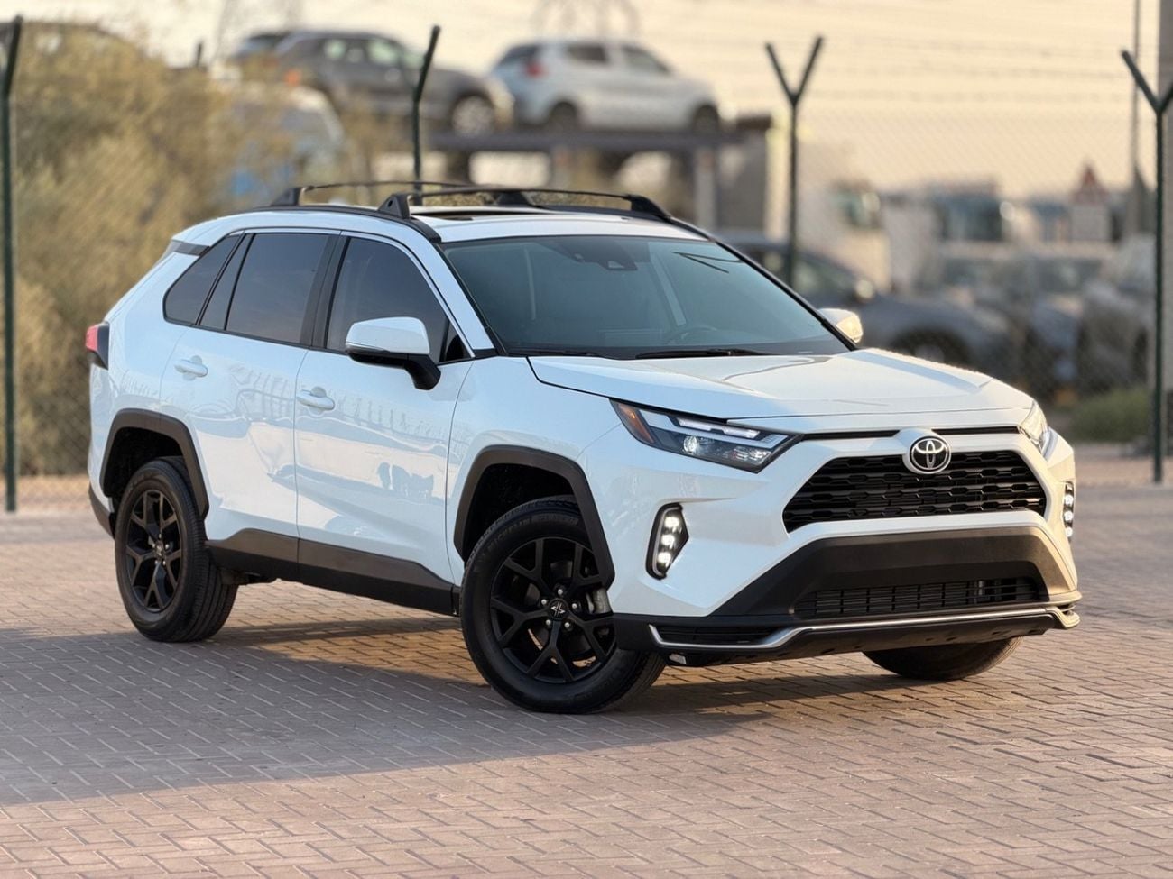 تويوتا راف ٤ XLE 2.5L / sunroof, leather seats/ full option 2023