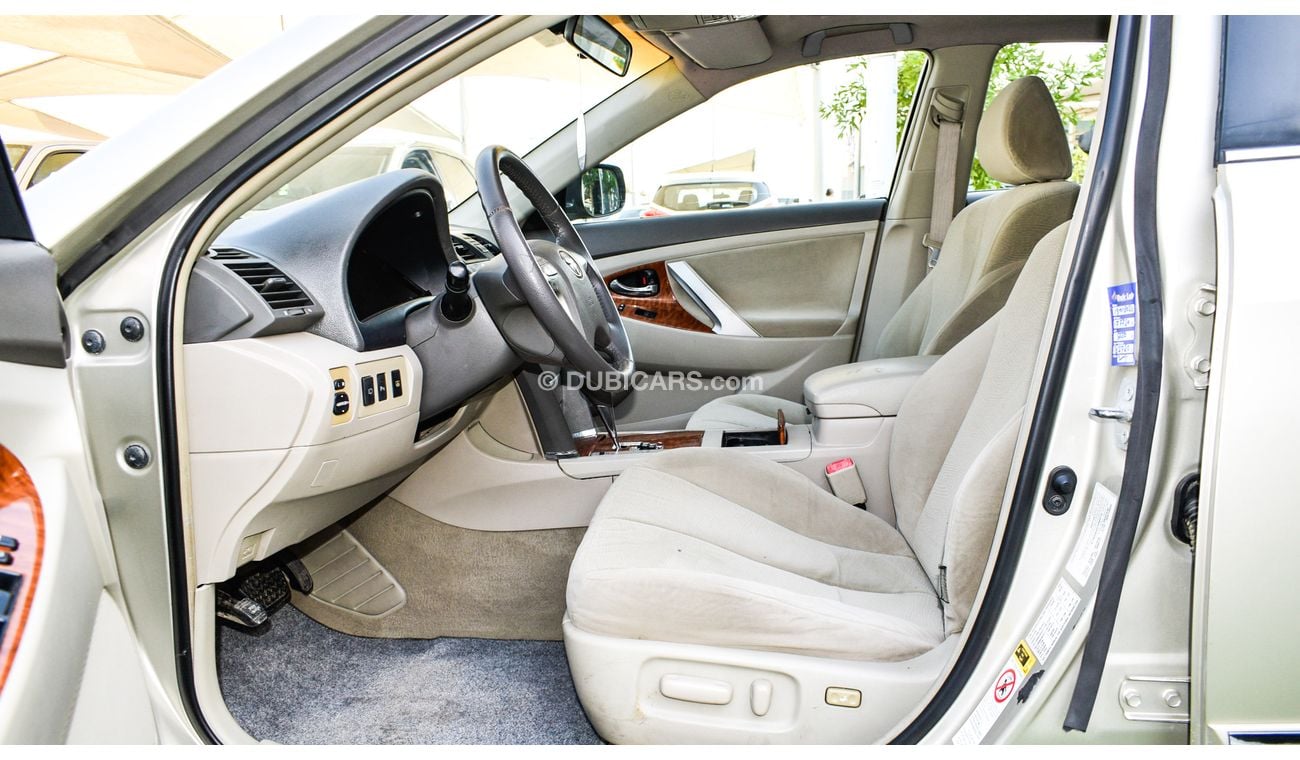 تويوتا أوريون خليجى- بدون حوادث- رقم واحد - بصمة - فتحة - شاشة - كاميرا - مثبت سرعة - رنجات - حساسات -خشب -جناح