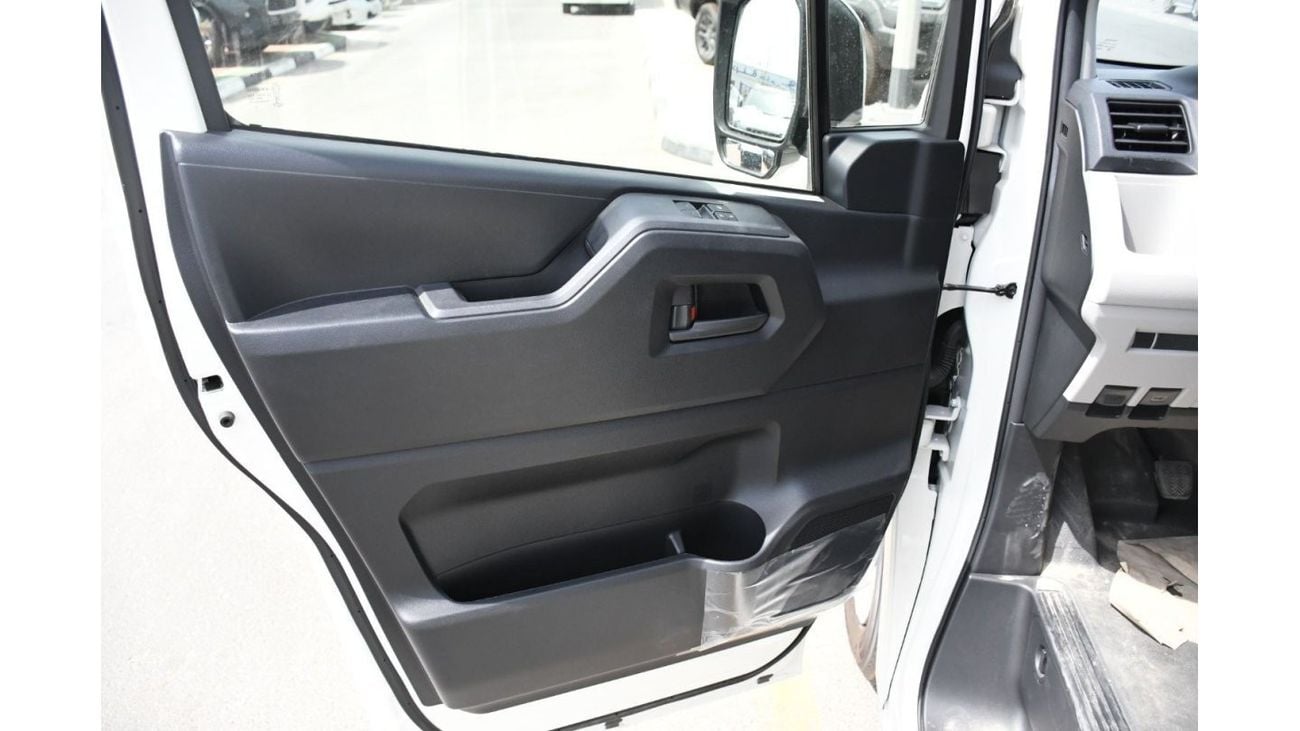 تويوتا هاياس 2.8L Manual  Deisel ( ready stock )