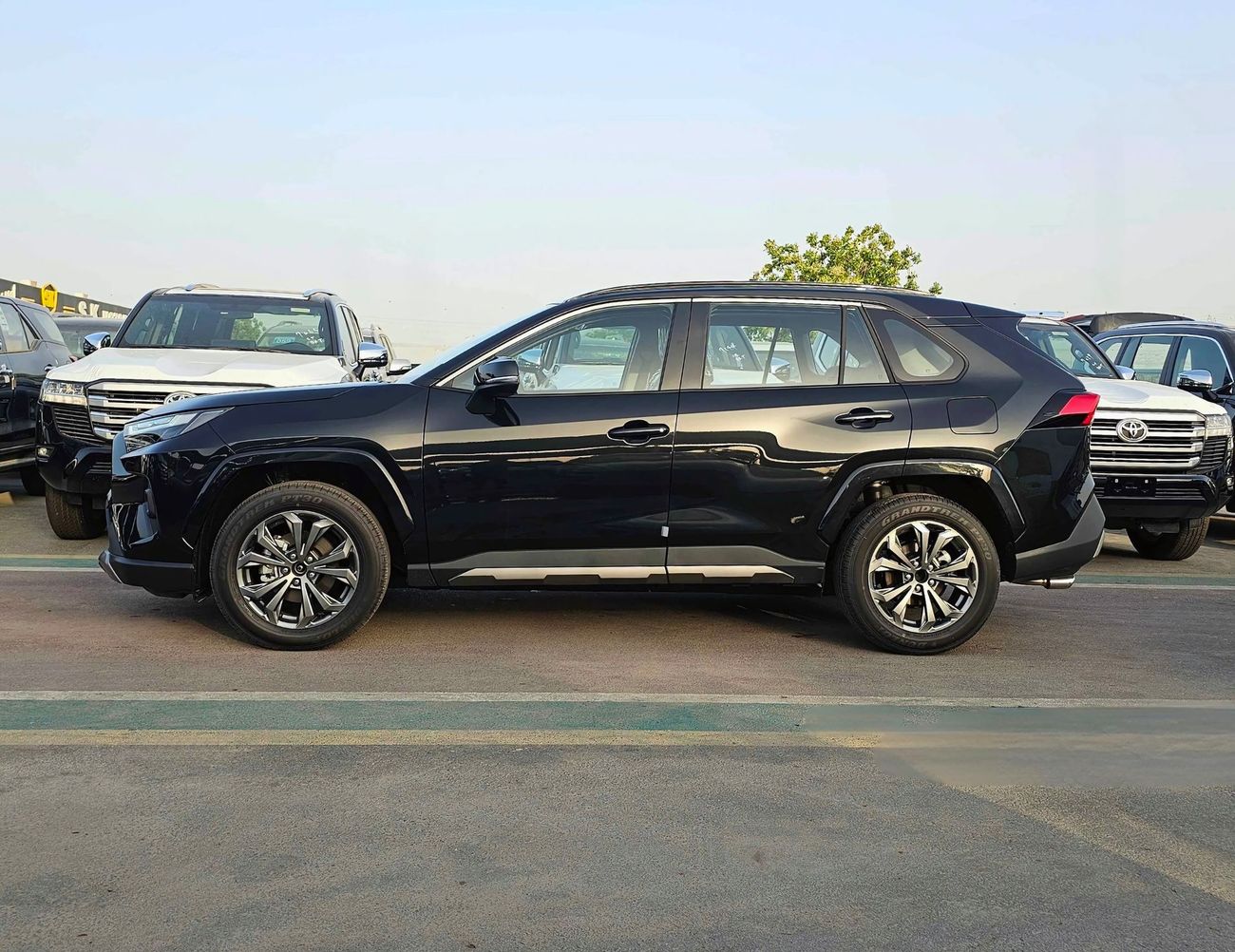 Toyota RAV4 STYLE PLUS /  2.0L Petrol / 360* Cameras With Panoramic Roof / FULL OPTION (CODE # STYLE PLUS)