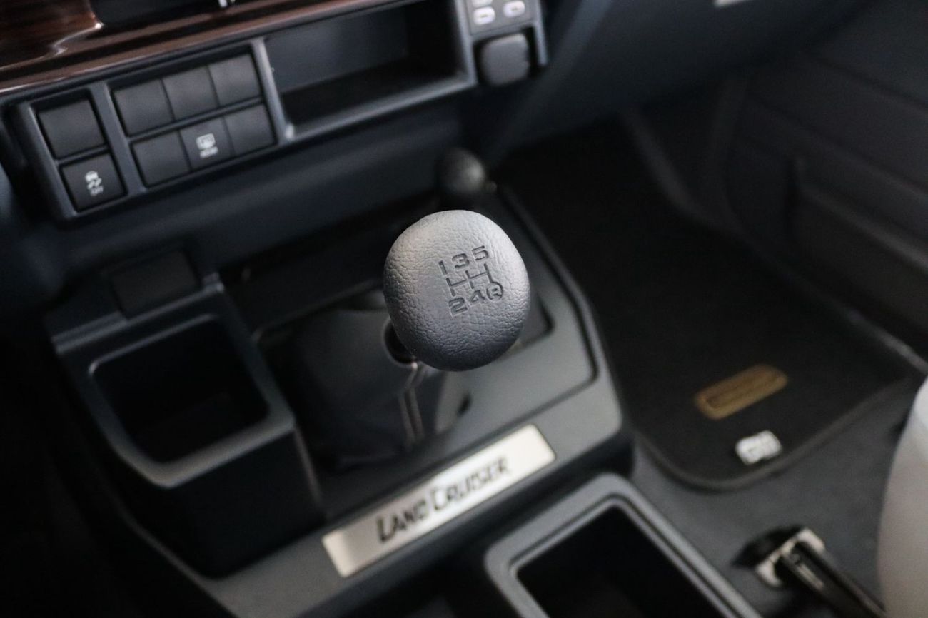 Toyota Land Cruiser 70 2025 LAND CRUISER GRJ 76 4.0 V6 M/T