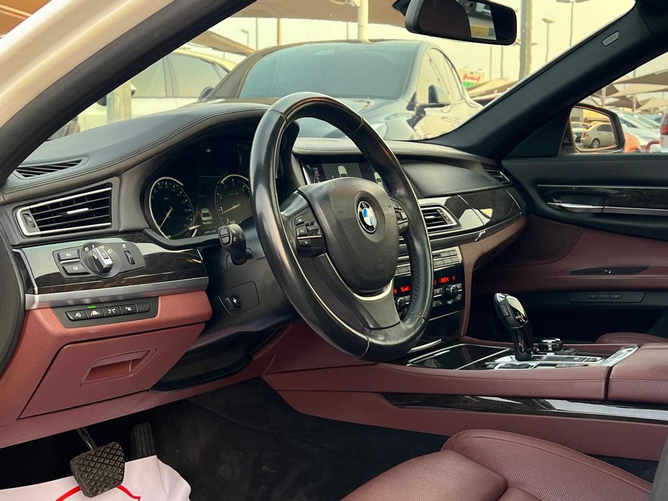 بي أم دبليو 750Li بريستيج بي ام دبليو 750 لارج موديل 2014 مواصفات خليجية صبغ وكالة بدون حوادث