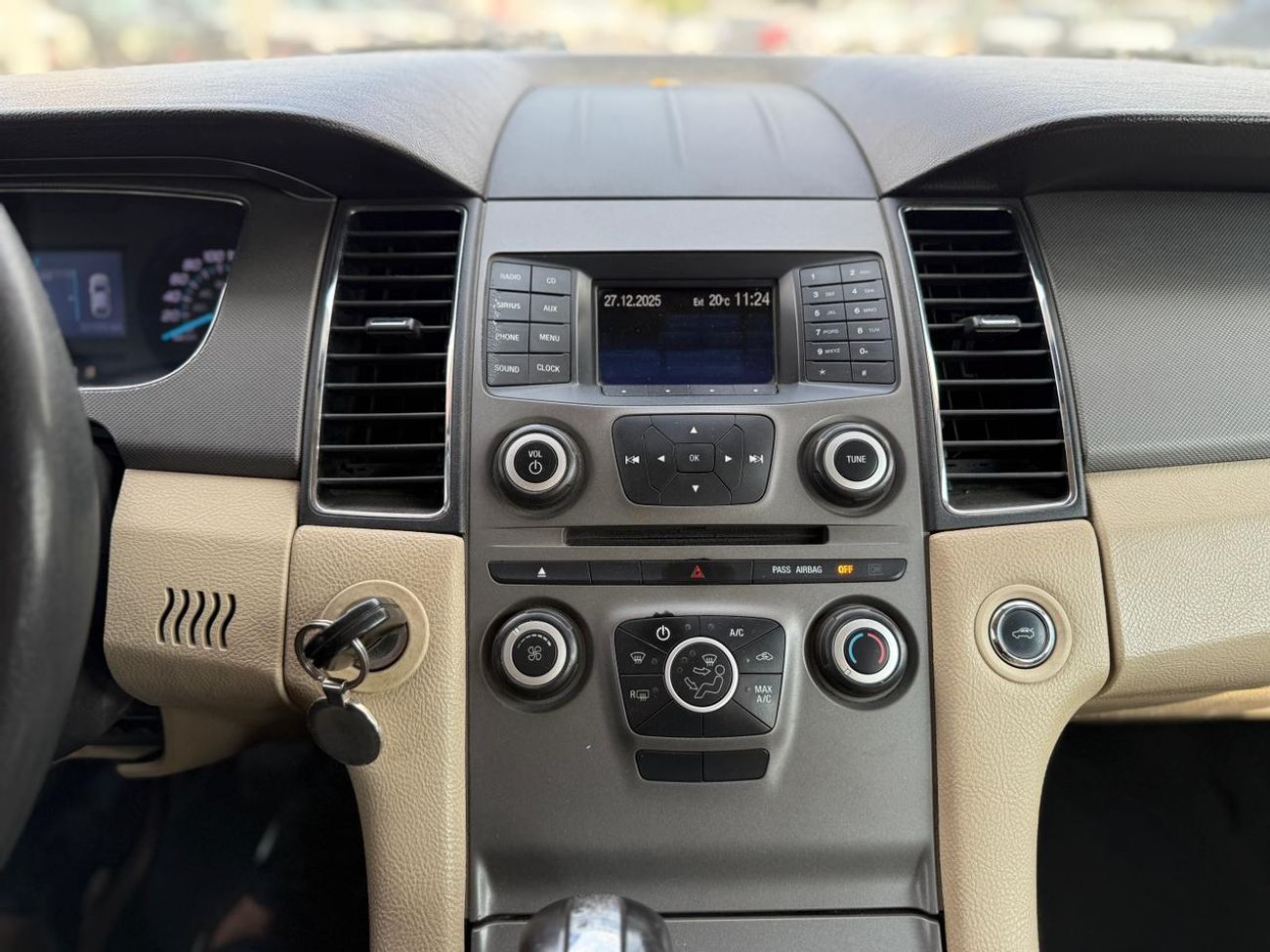 Ford Taurus 2013 FORD TAURUS GCC WELL MAINTAINED ONE OWNER