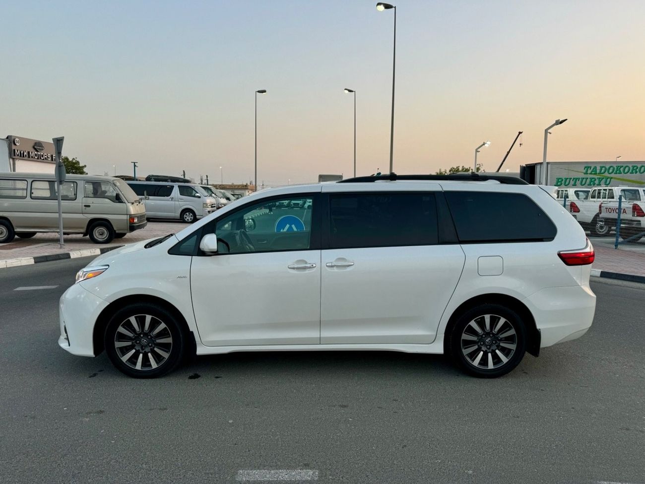 Toyota Sienna 2019 XLE SUNROOF 4x4 FULL OPTION US SPEC