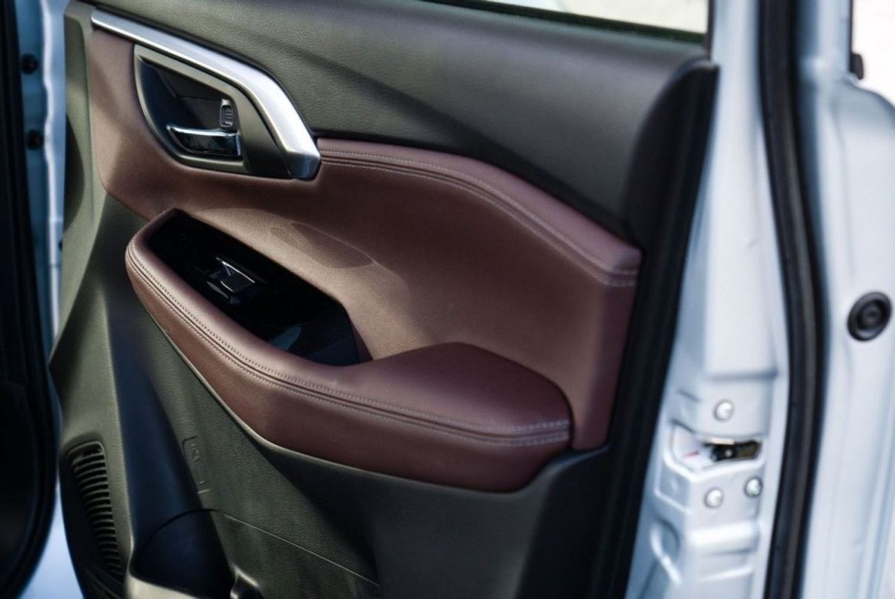 Toyota Urban Cruiser 2023 Toyota Urban Cruiser 1.5 GLX - Metallic Silver & Pearl Black Roof inside Ivory | Export Only