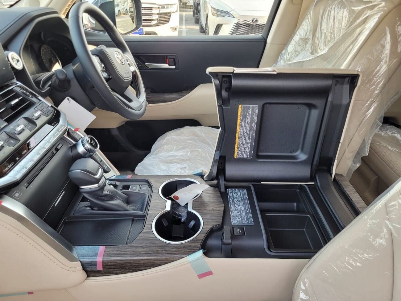 تويوتا لاند كروزر LC300 - RHD - 3.5 PET - ZX - 7 STR - Modellista Kit - MY 2023 - BLK_BEIG (FOR EXPORT ONLY)