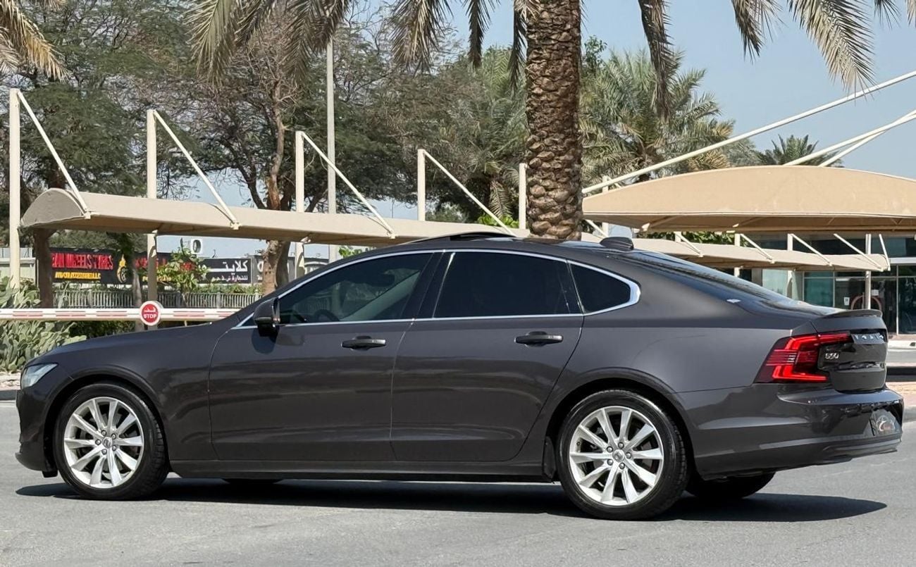 Volvo S90 T5 Momentum 2.0L  VOLVO S90T5 UNLIMITED BRIGHT MOMENTUM 2021 GCC FULL SERVICE HI