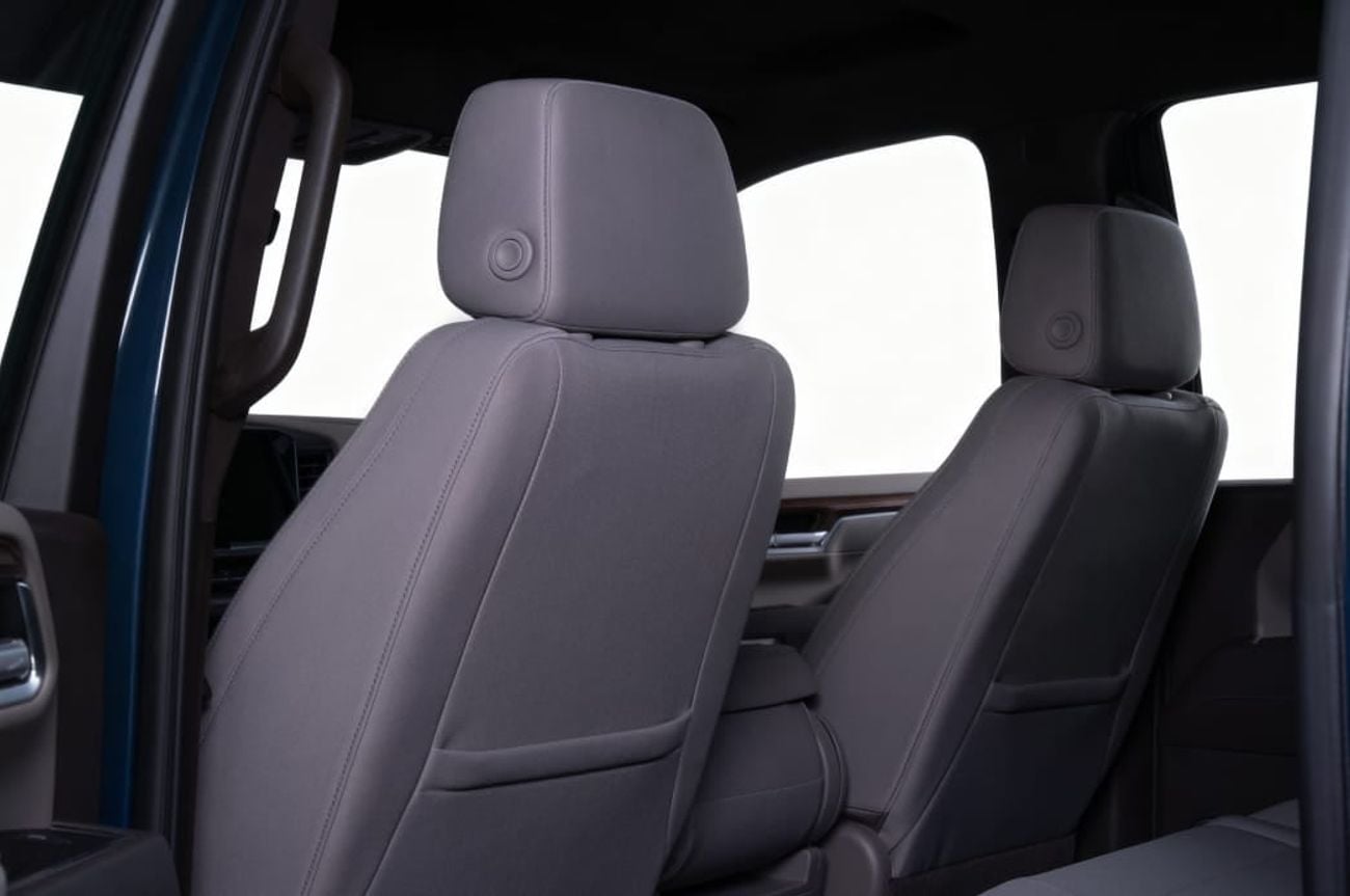 Chevrolet Silverado 2500 CREW/CAB 6.6 2500HD Z71 OFFROAD PACKAGE GCC SPECS 2025MODEL
