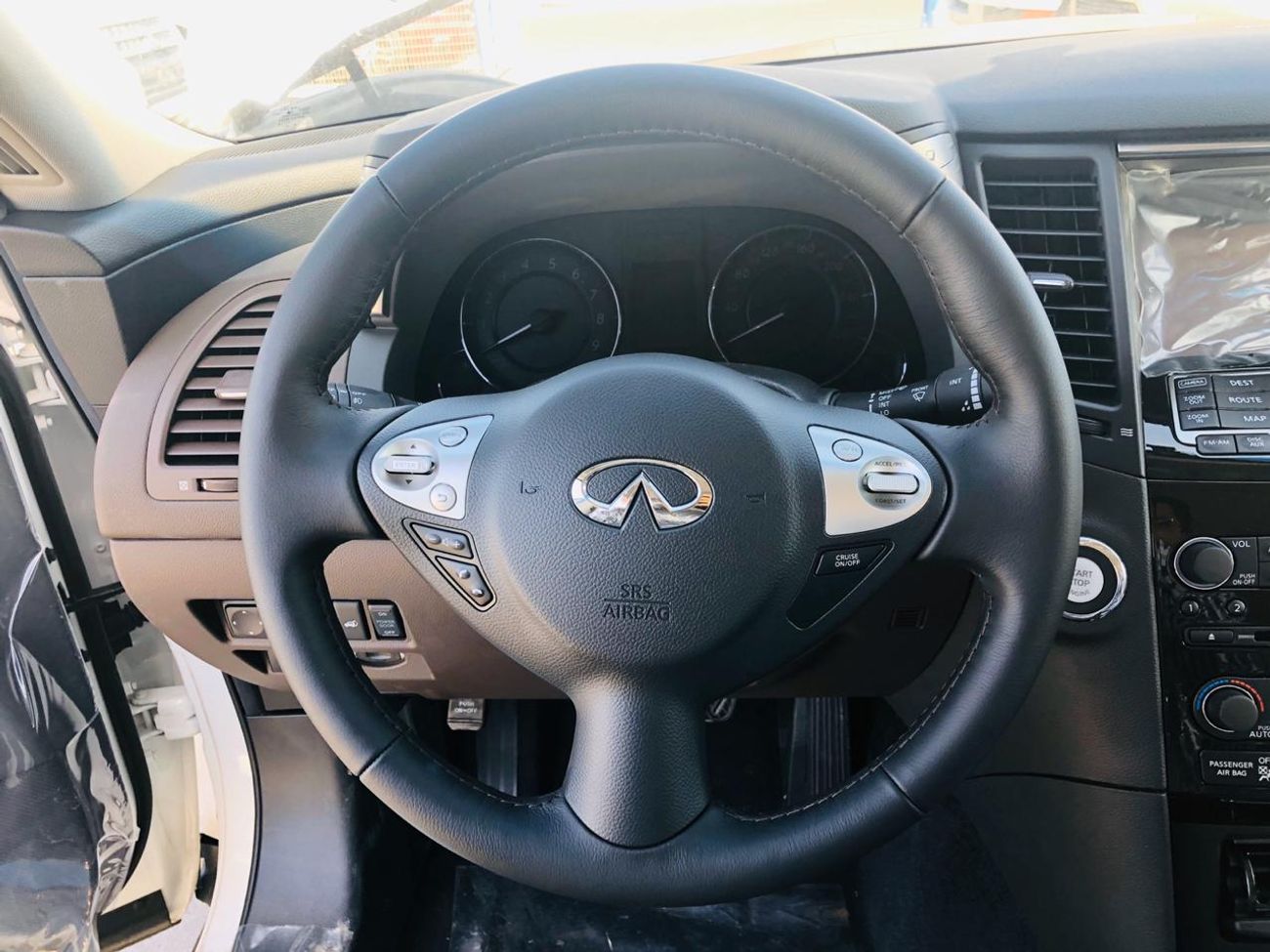 Infiniti Q70 3.7L ENGINE, FULL OPTION, POWER-MEMORY AND LEATHER SEATS, DVD&REAR CAMERA, PUSH START, CODE-IQX70