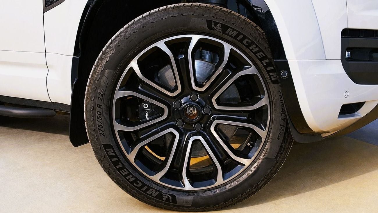 Land Rover Defender 110 OCTA  P635 | Borasco Grey | Light Cloud/Lunar | 635 HP