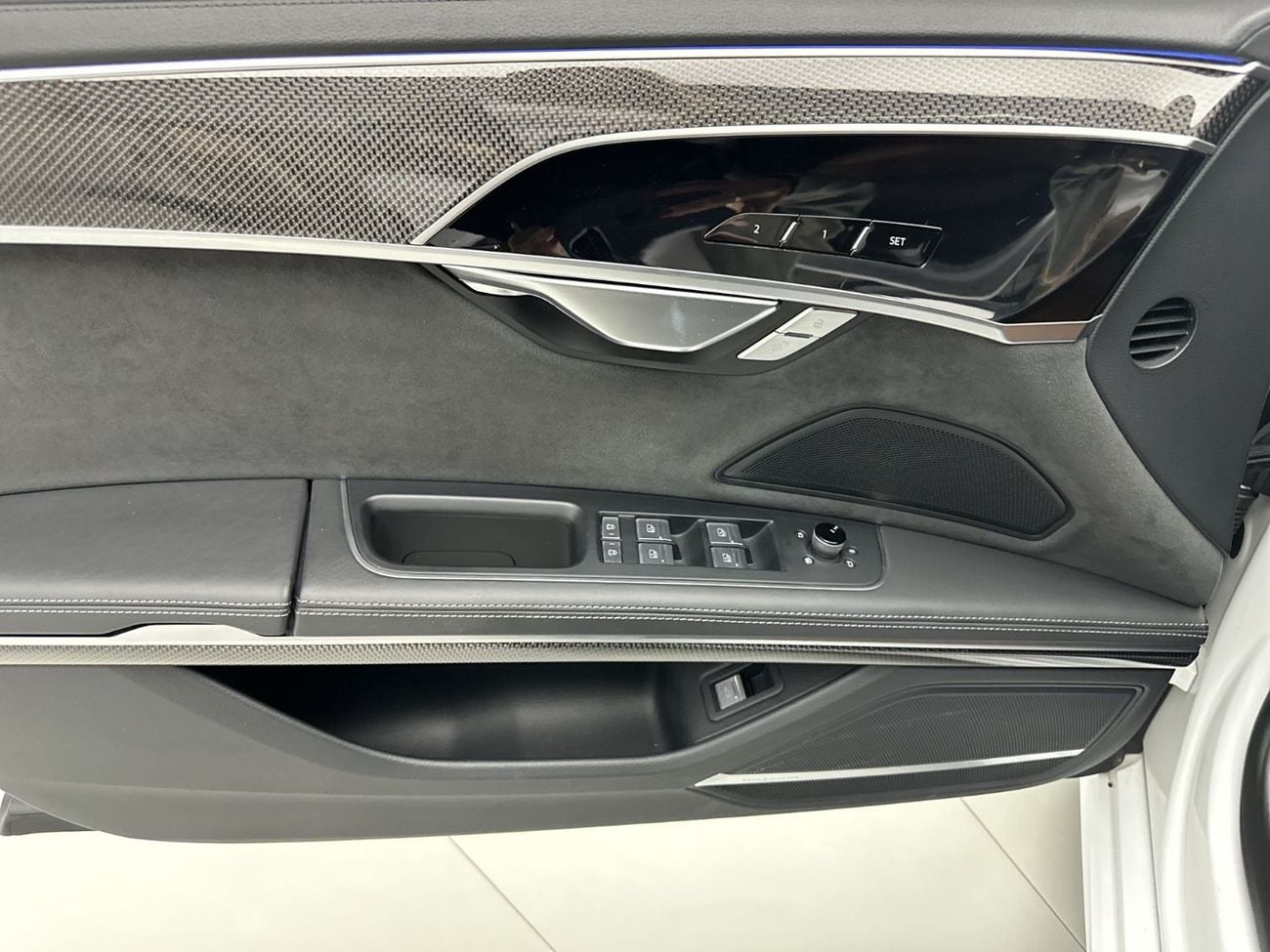 Audi A8 L 55 TFSI quattro 3.0L (340 HP) A8L 55 TFSI quat 340hp (Ref# 006207)
