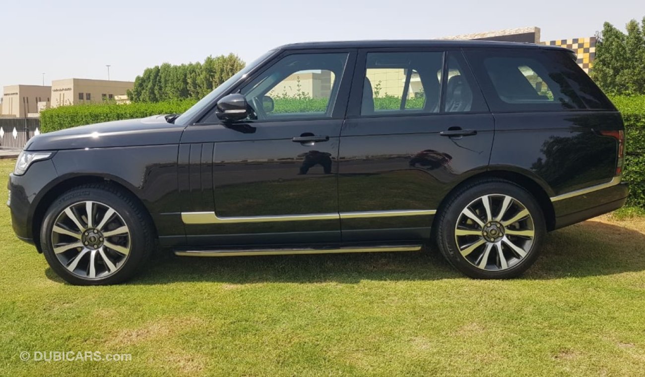 Land Rover Range Rover Rang Rover vogue model 2013 GCC car prefect condition full option panoramic roof leather seats back