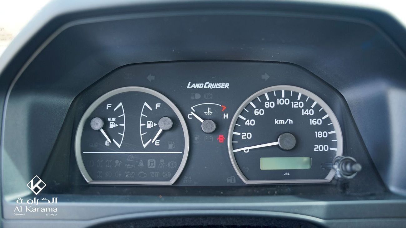Toyota Land Cruiser Pick Up 4.0L V6 | Automatic Transmission | Diff Lock | Power Mirror & Windows | GCC Specs | LC79