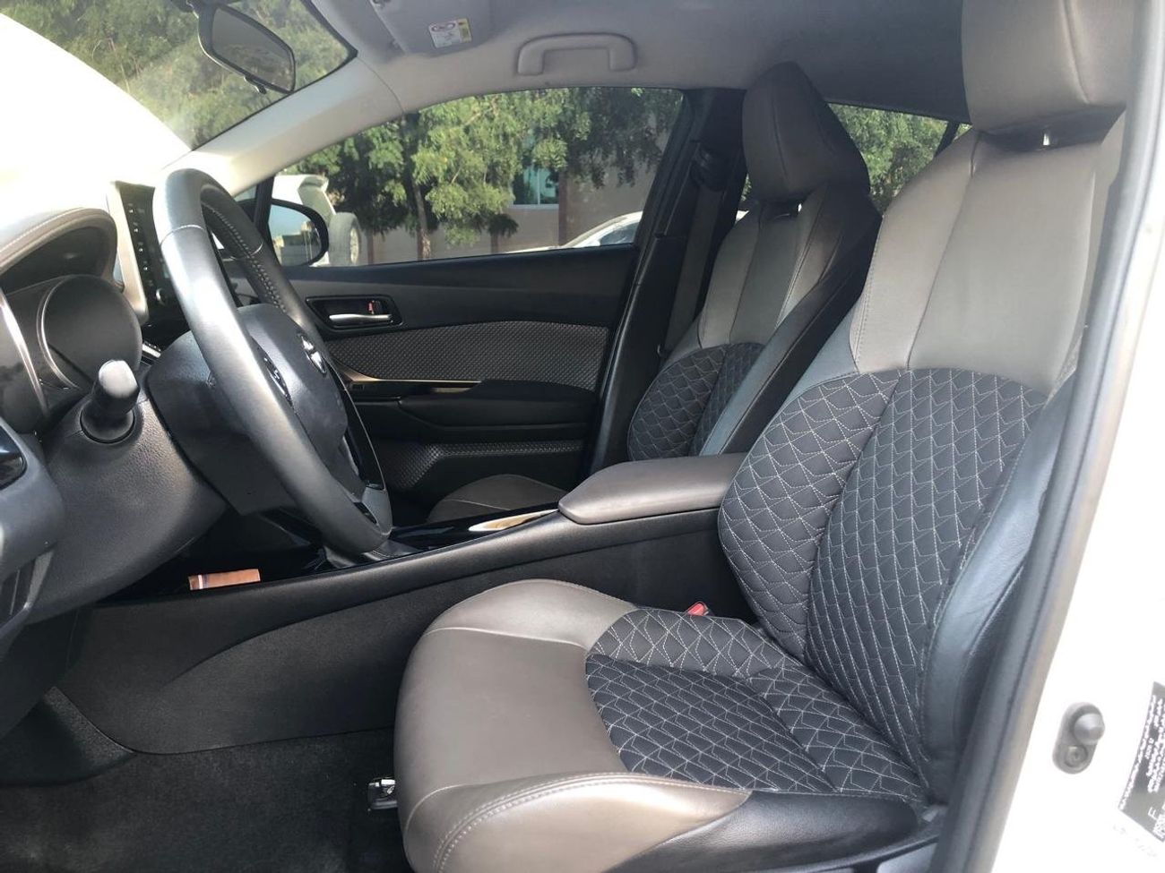 Toyota CHR Toyota C-HR Hybrid 2021 (1.8L) GCC Specs Full Option