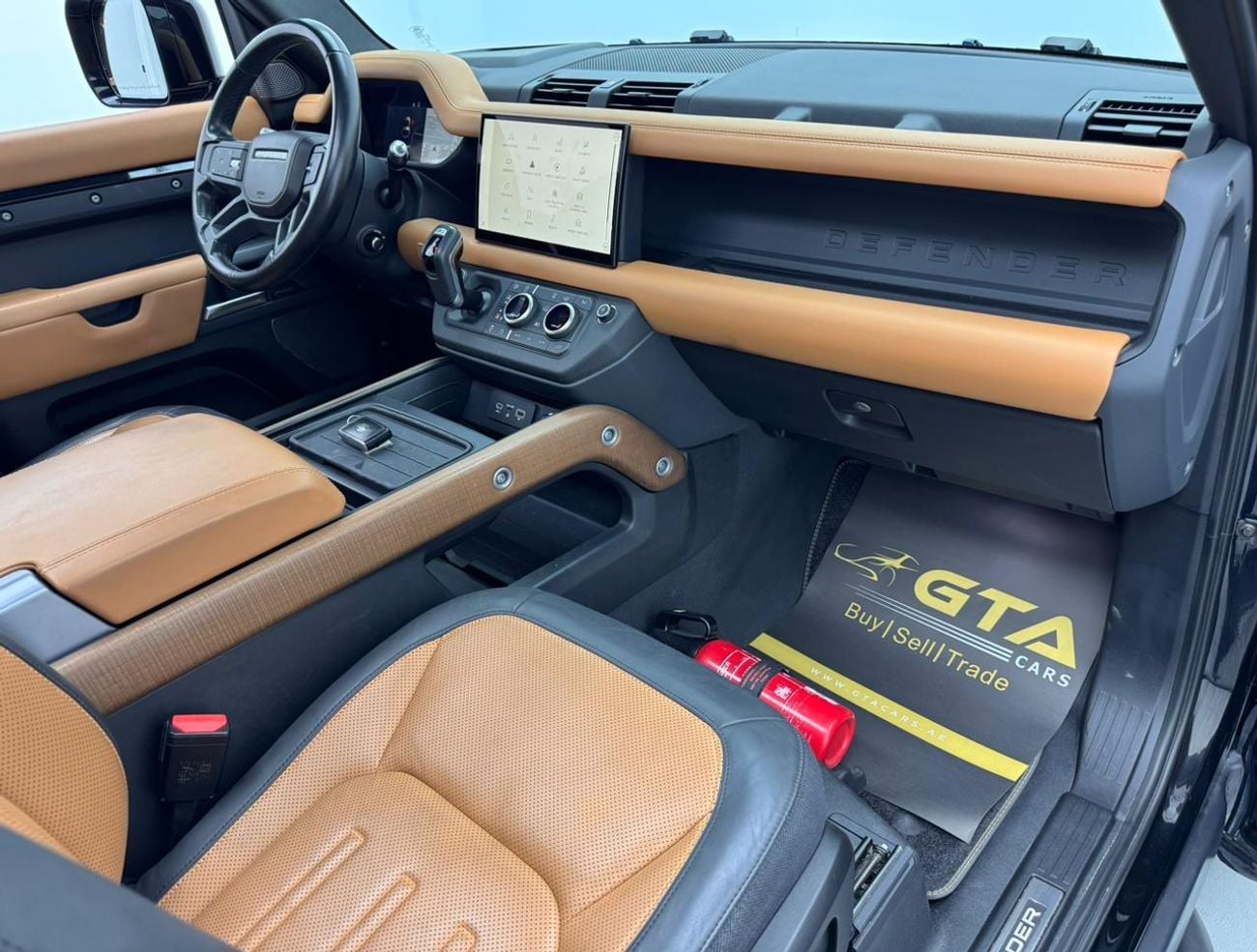 Land Rover Defender 2022 Land Rover Defender 90 X P400, 2027 Land Rover Warranty, Land Rover Service History, GCC