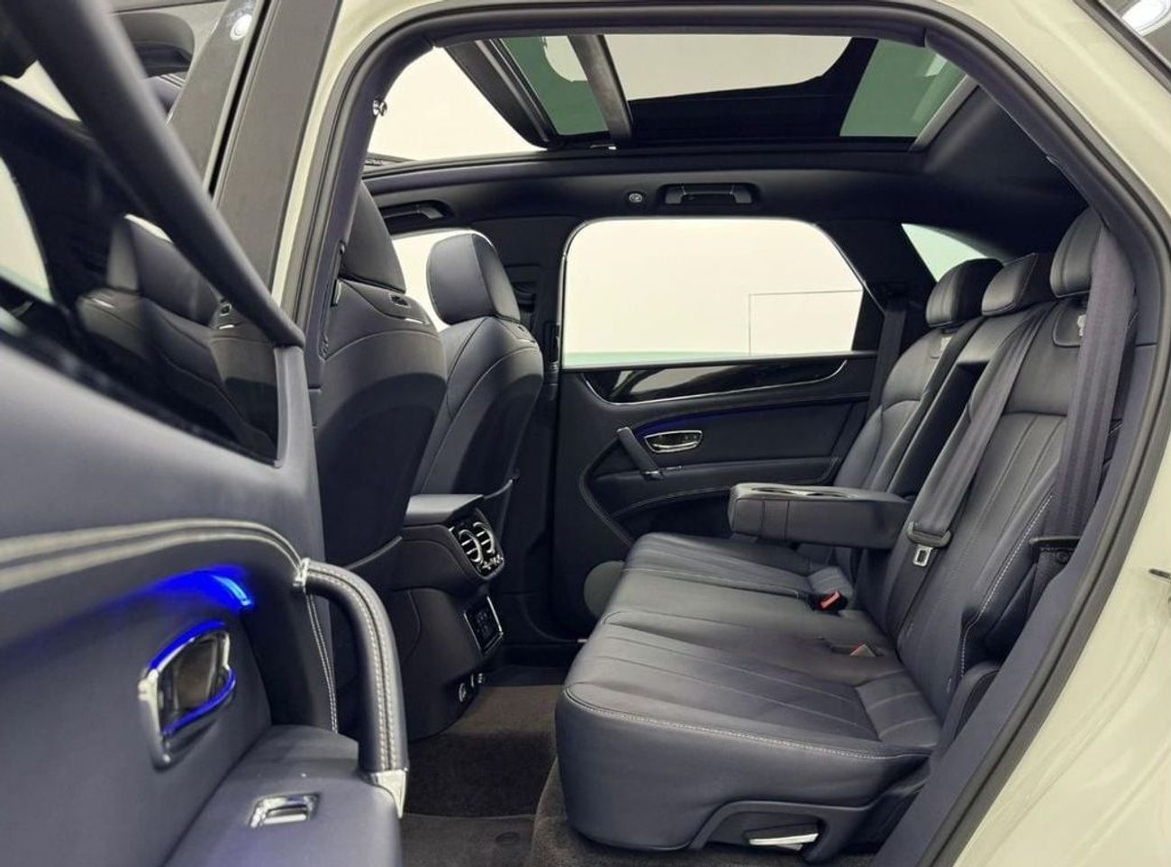 Bentley Bentayga V8 2019 Bentley Bentayga V8, Warranty, Full Bentley Service History, Excellent Condition, GCC