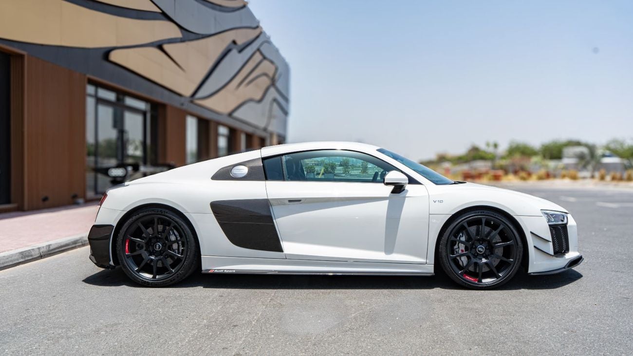 Audi R8 V10 PLUS GCC Specs | Very Clean And Low Mileage | Carbon Package