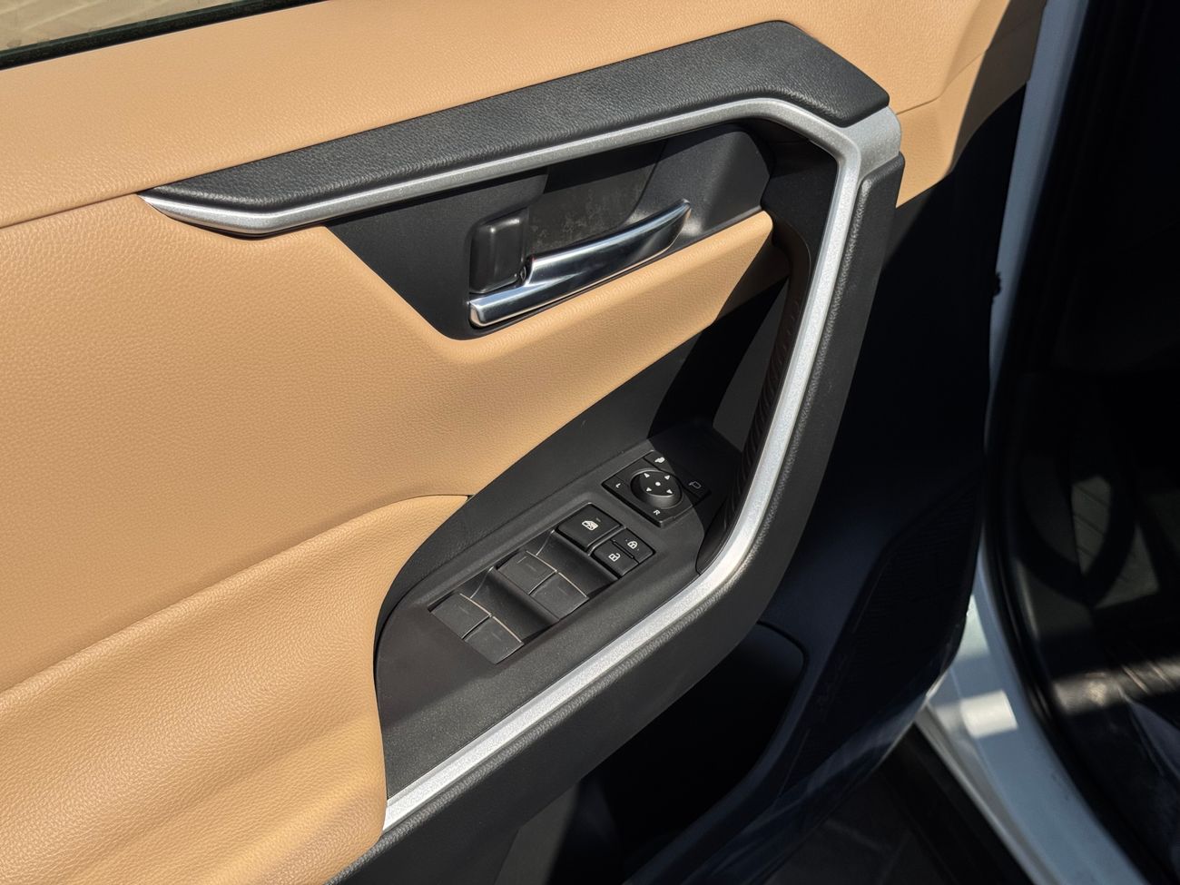 Toyota RAV4 HYBRID 2024 AWD 2.5L CUV BRAND NEW GCC 0KM