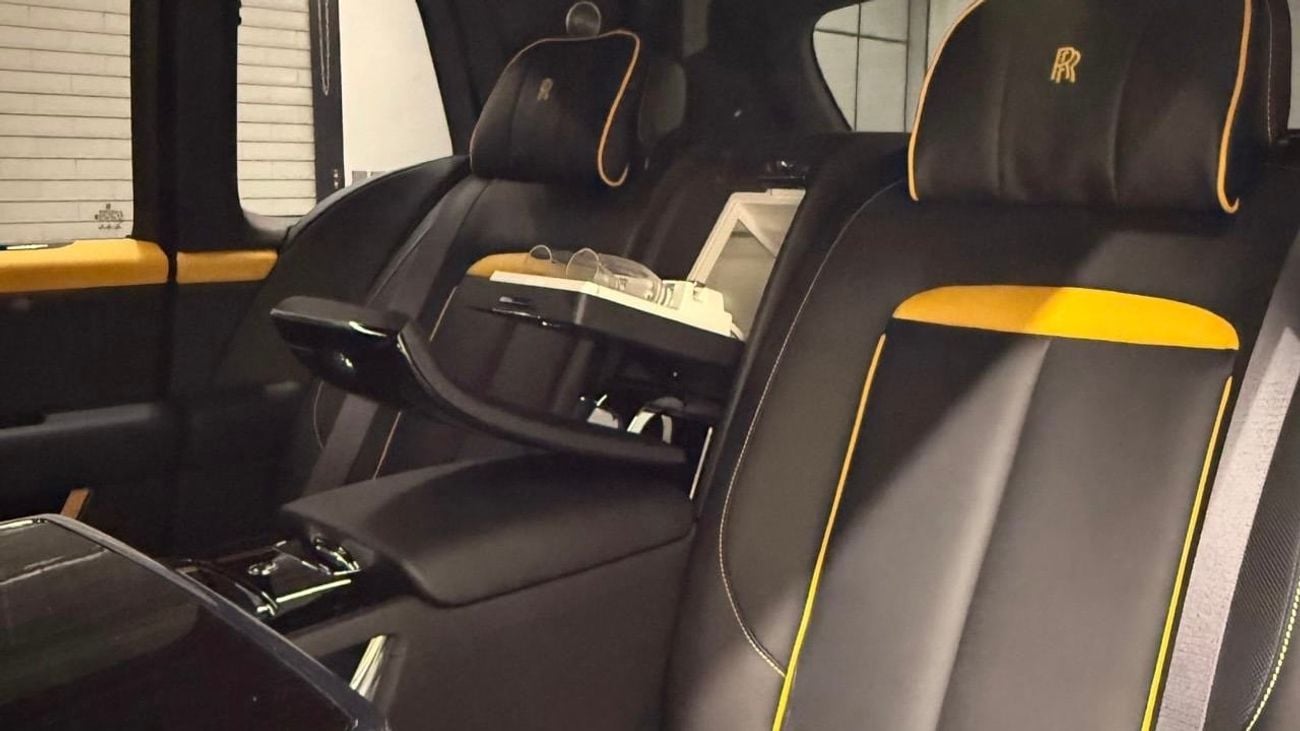 Rolls-Royce Cullinan Silver badge