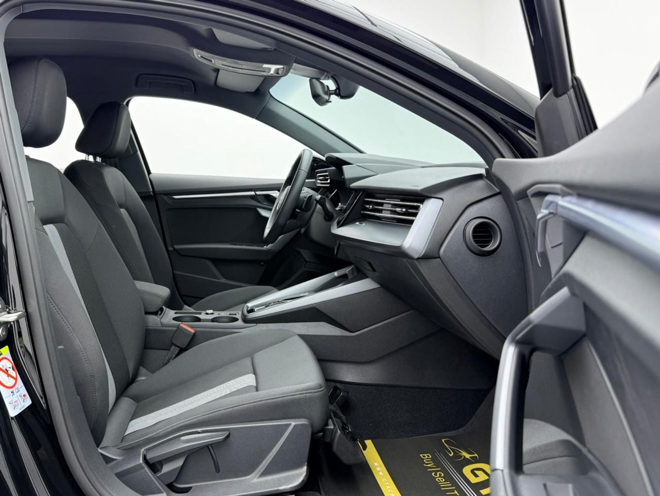 Audi A3 35 TFSI 1.4L 2025 Audi A3 35 TFSI, Audi Warranty+Service Contract, like new, GCC