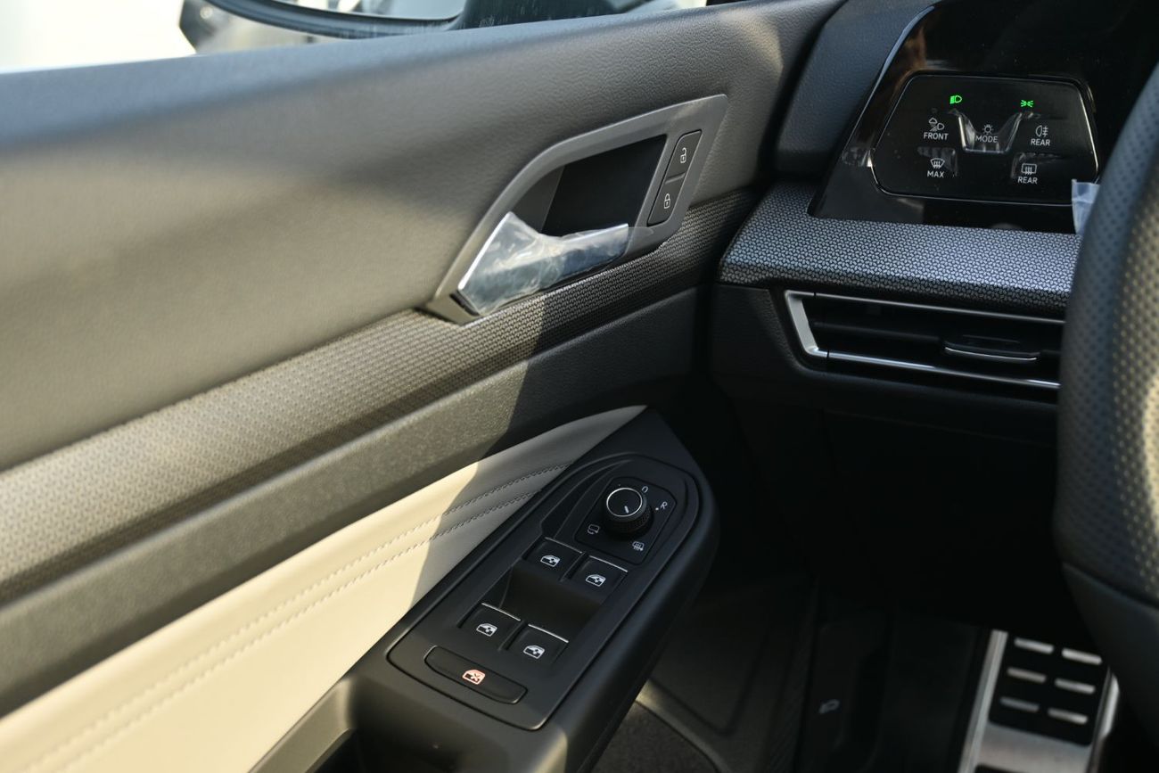 Volkswagen Golf R Volkswagen Golf R 1.5L Turbo TSI, Model 2025, Color Grey