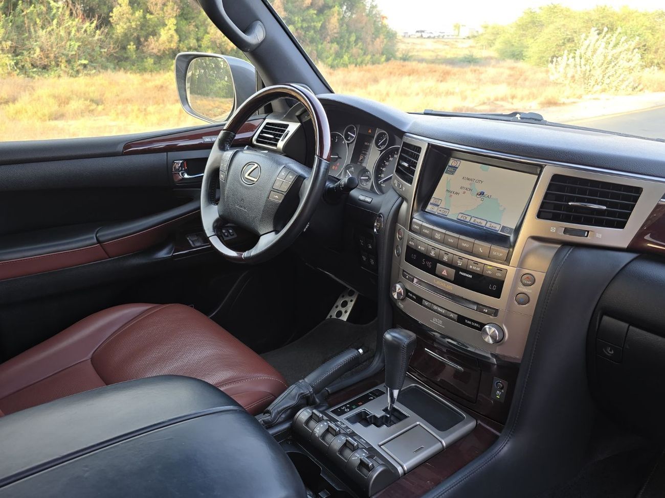 لكزس LX 570 Platinum 5.7L LEXUS LX-570 2014 GCC // FULL OPITION // PERFECT CONDITION