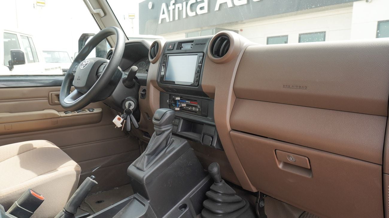 تويوتا لاند كروزر بيك آب  4.0L V6 Double Cabin A/T