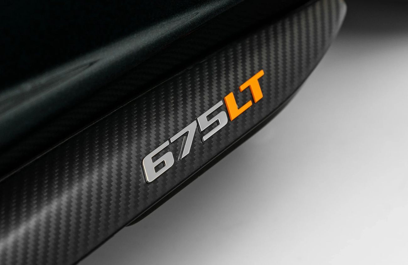 McLaren 675LT 3.8L V8 Twin-Turbocharged Engine