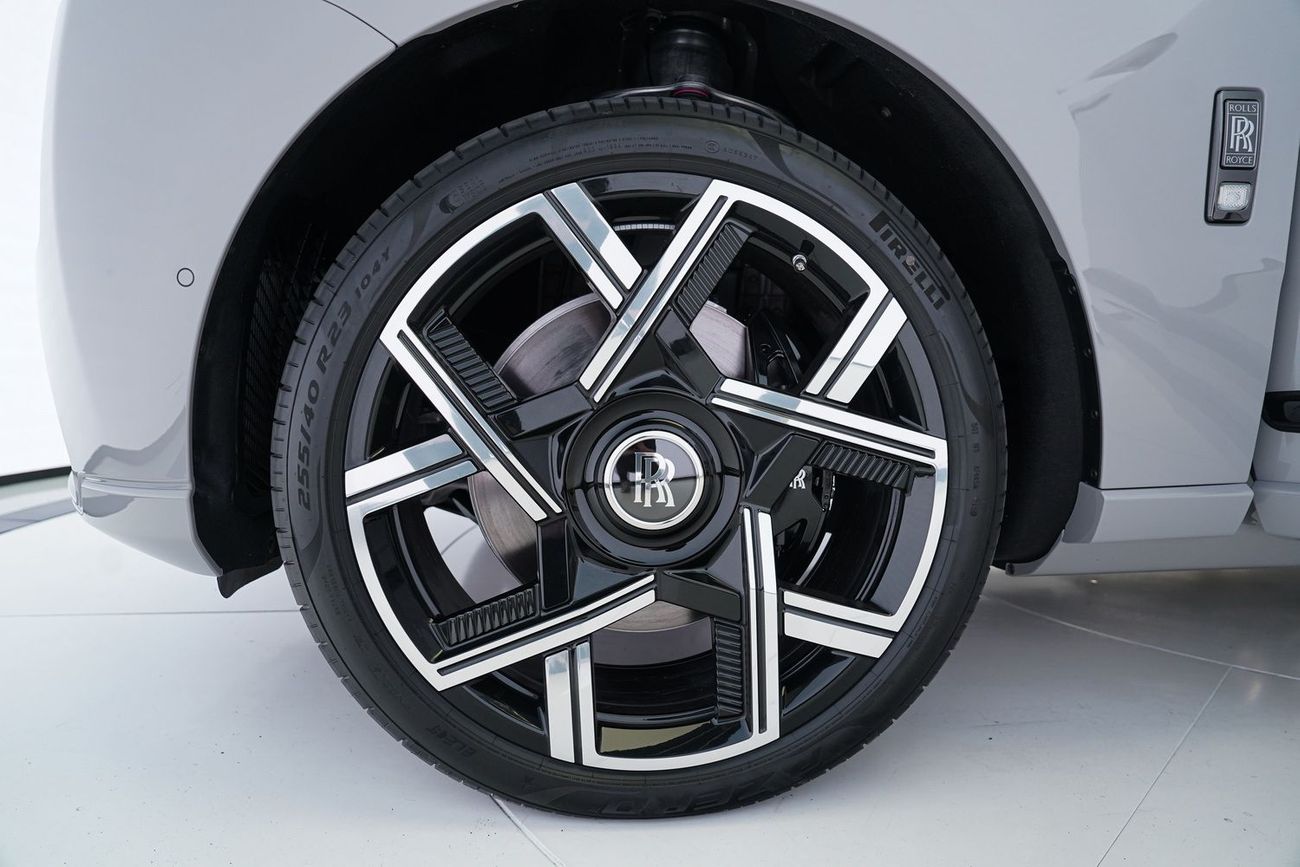 رولز رويس كولينان CULLINAN BLACK BADGE DUALTIY SEATS